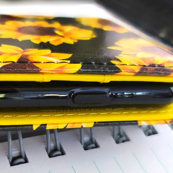 ULAK Wallet Case for iPhone 13 6.1" 2021 Release in Sunflower - Picture 6 of 9